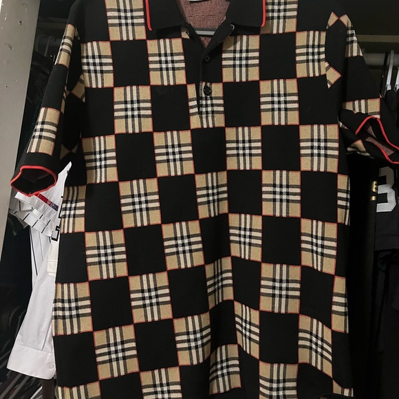 Authentic Burberry polo - Picture 1 of 3